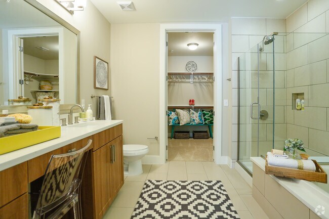 1HAB, 1BA - B1 - Baño - Camden Highland Village