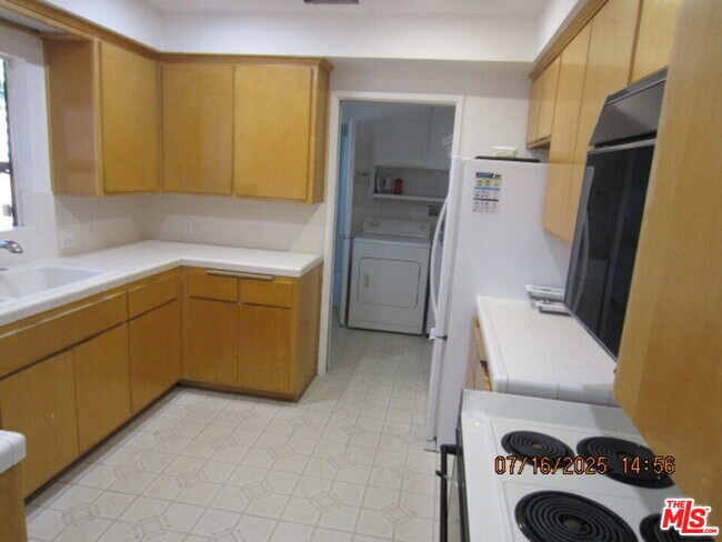 Foto del edificio - 12715 Hartland St