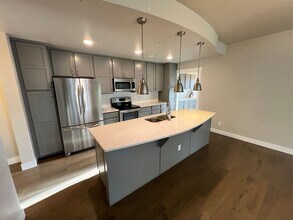 Building Photo - 2715 Iowa Dr