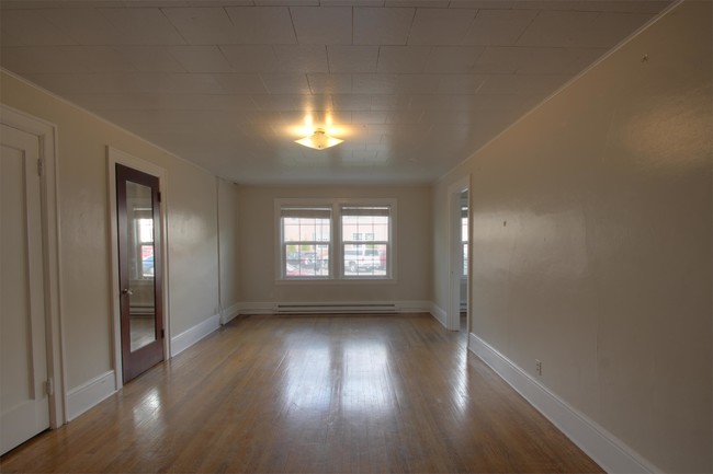 Building Photo - 439 University Ave