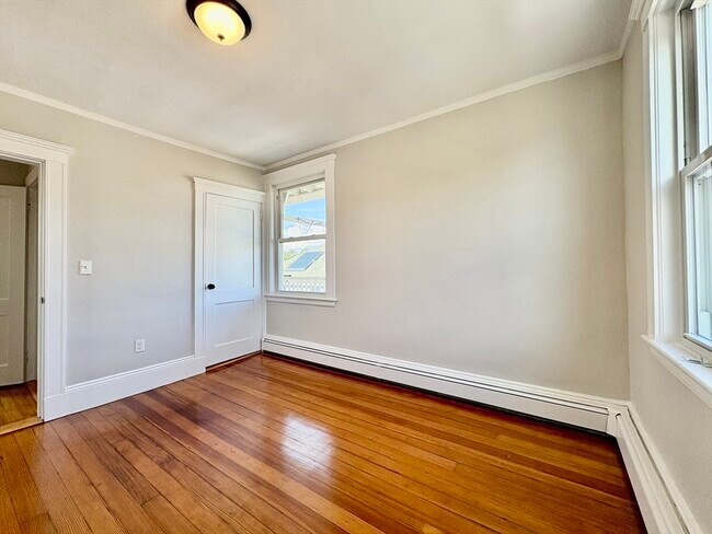 Building Photo - 122 Rawson Rd