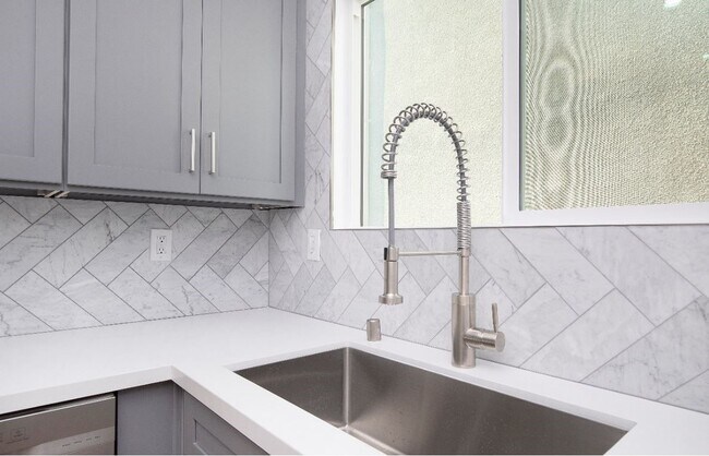 Foto del edificio - 644 Hauser Blvd