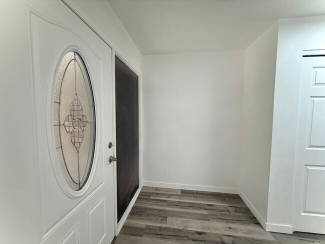 Foto del edificio - 3 Bedroom Home in Holladay now available