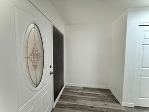 Building Photo - 3055 Branch Dr