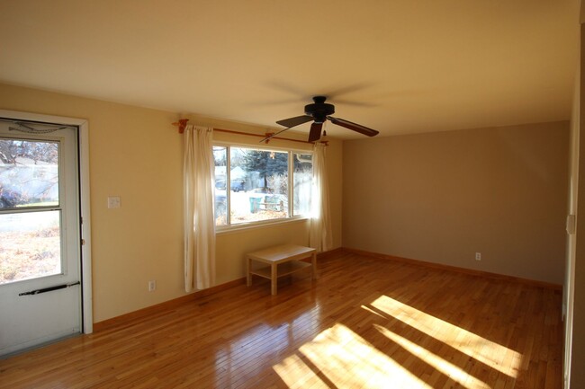 Foto del edificio - 2 Bedroom Bungalow in Fort Collins!