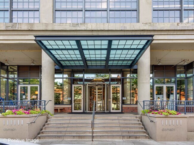 Foto del edificio - 900 N Kingsbury St