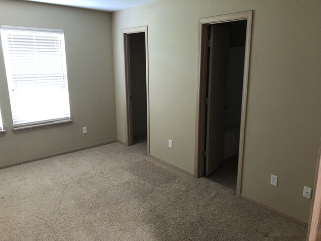Bed - 2013 Hickoryleaf Ln