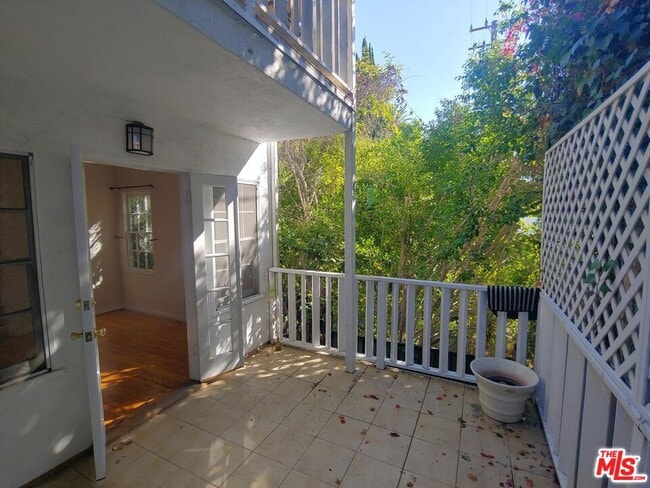 Foto del edificio - 9066 Shoreham Dr