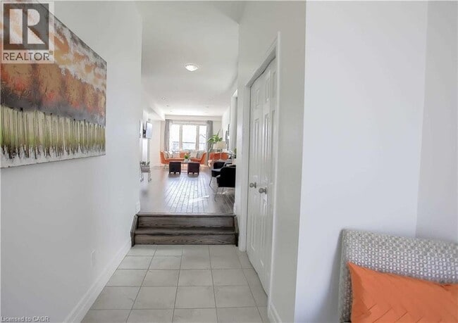 Building Photo - 99 Saddlebrook Ct