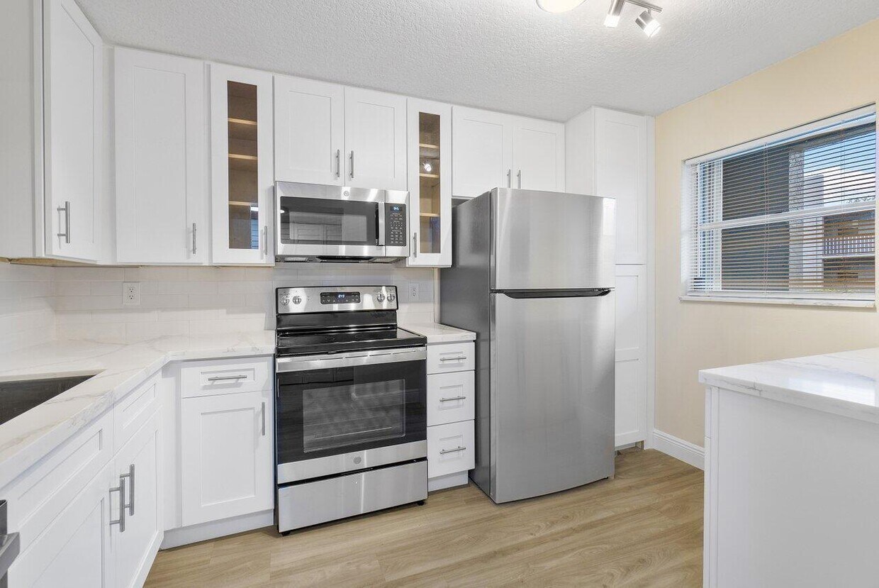 Primary Photo - 2900 SW 22nd Ave