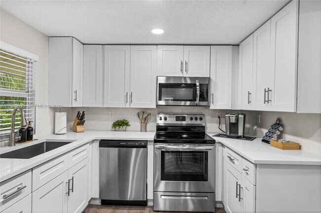 Foto del edificio - 6674 4th St