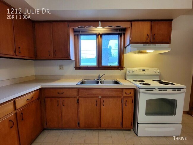 Building Photo - 1212 Julie Dr