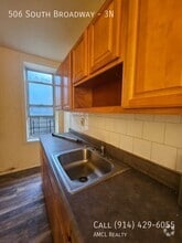 Building Photo - 506 S Broadway