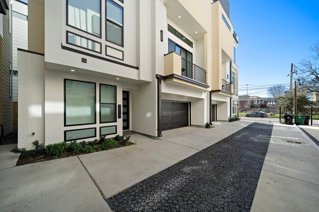 Building Photo - 3513 Hutchins St