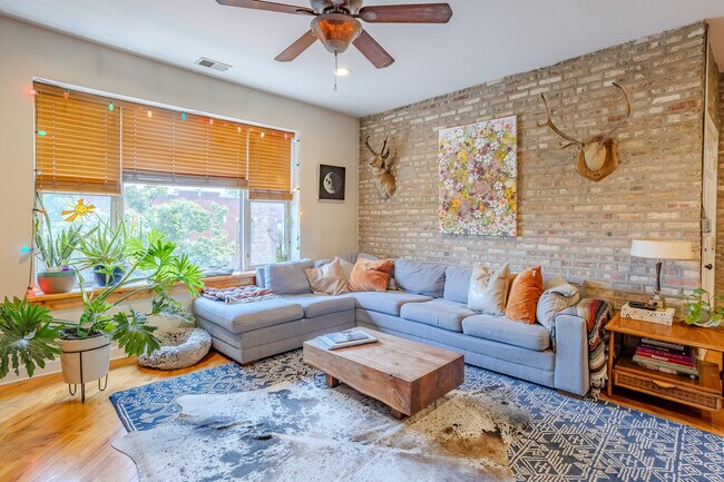 Foto del edificio - 3604 N Albany Ave