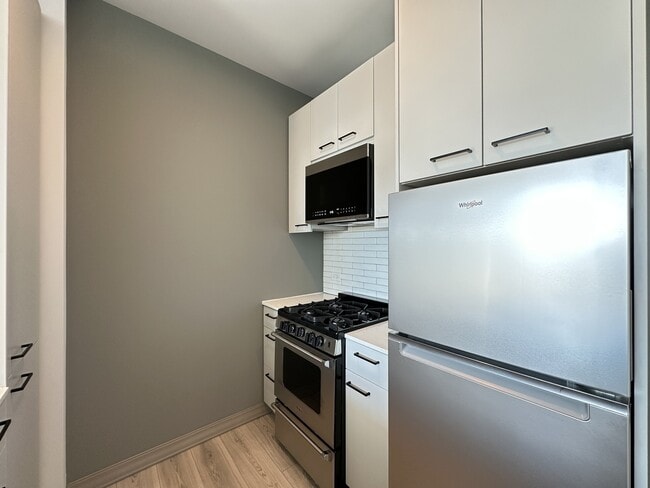 Building Photo - 2155 N Elston Ave