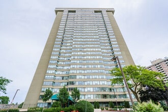Building Photo - 55 Skymark Dr