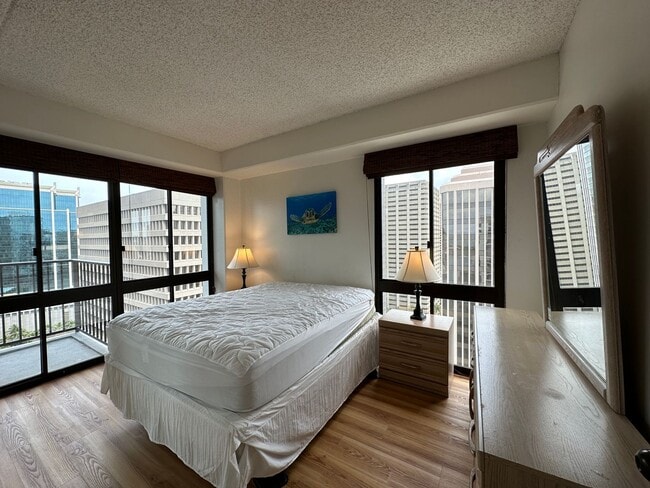 Building Photo - Harbor Square! Fully Furnished/Utilities I...