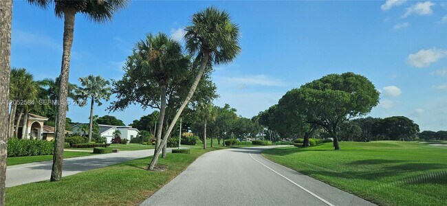 Foto del edificio - 900 Greensward Ln