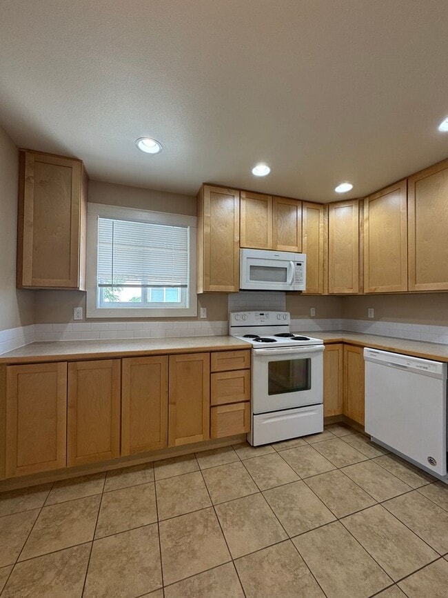 Building Photo - Cambridge Place I - 2243