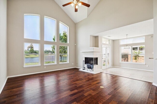 Foto del edificio - 30507 Russell Point Dr