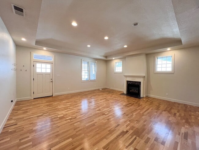 Building Photo - Custom Three Bedroom in Woodlake Neighborh...