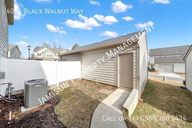 Foto del edificio - 4034 Black Walnut Wy