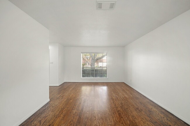 Photo - Spacious 4-bedroom in Pearland ISD! Apartment