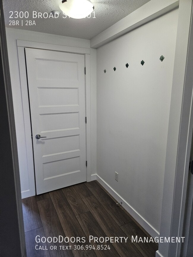 Building Photo - 2300 Broad St