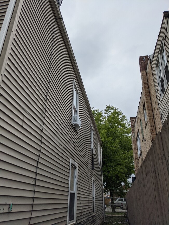 Building Photo - 5321 S Damen Ave