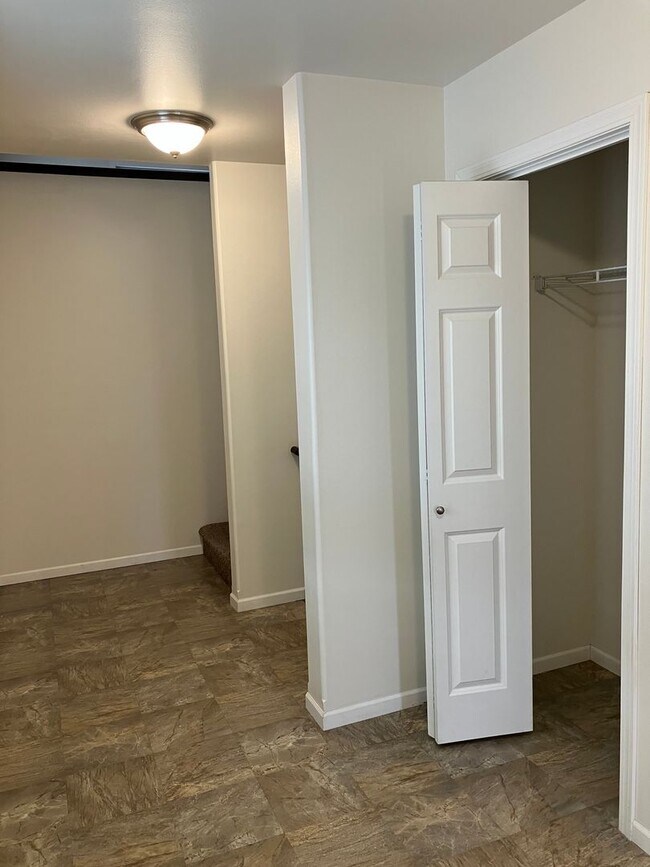 Building Photo - 3 Bed 3 Bath Twin Home