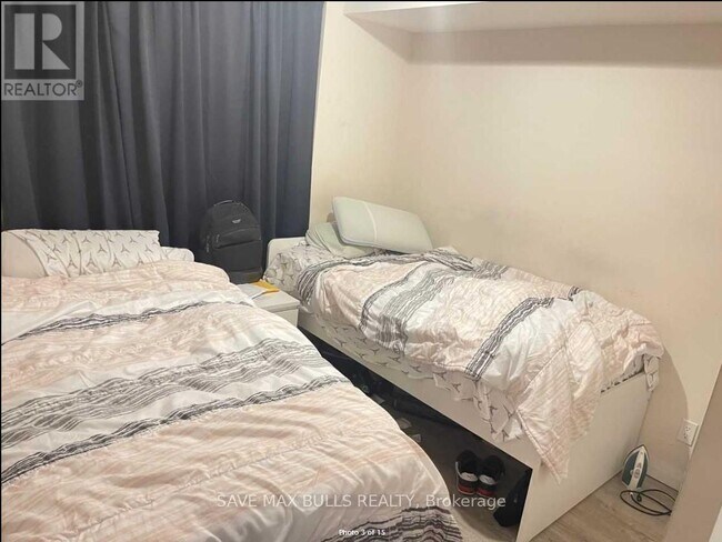 Photo du bâtiment - 2152 Lawrence Ave E