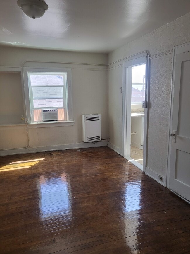Building Photo - 1217 E Yandell Dr