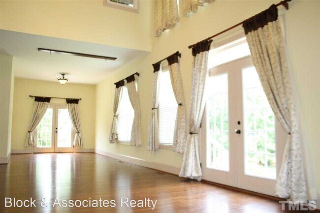 Building Photo - 4 br, 4.5 bath House - 432 Weycroft Grant
