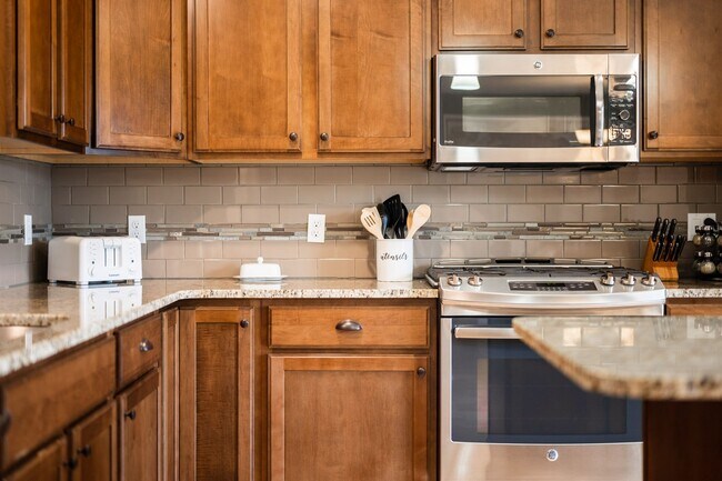 Building Photo - Stunning Home Available September Thru Mar...