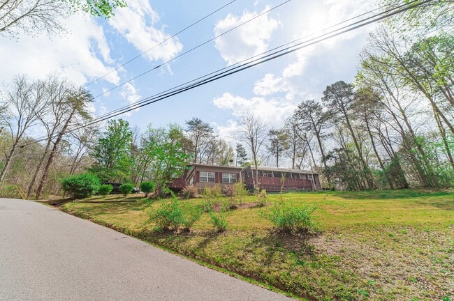 Building Photo - 1748 Paulas Huskey Cir