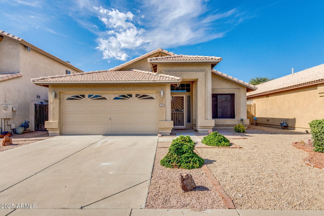 Foto principal - 134 W Helena Dr