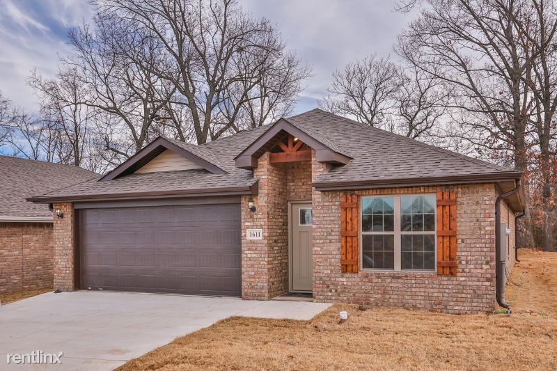 Primary Photo - 4 br, 2 bath House - 6102 NW Silas ST,