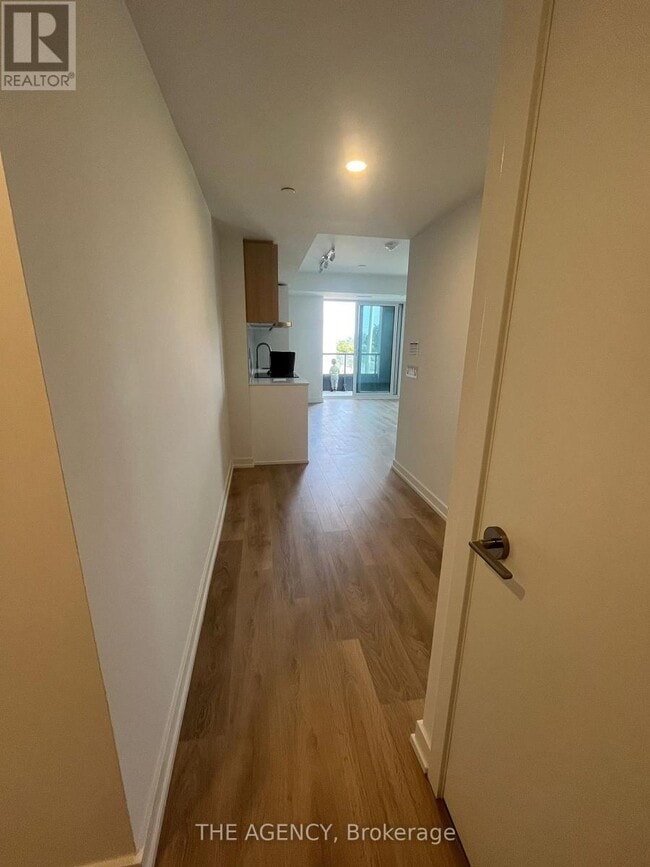 Building Photo - 1100 Sheppard Ave W