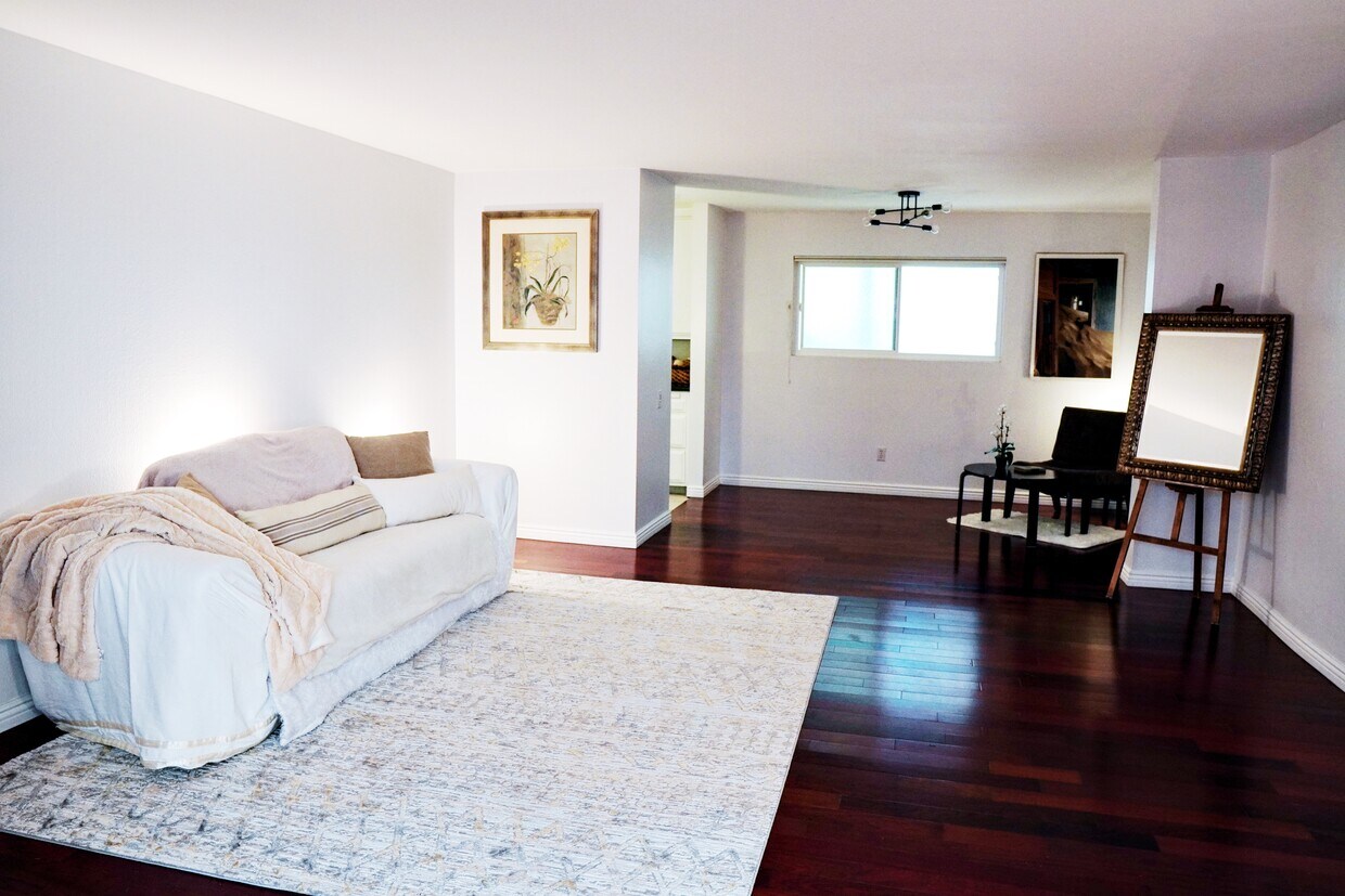 Foto principal - 2418 Graham Ave