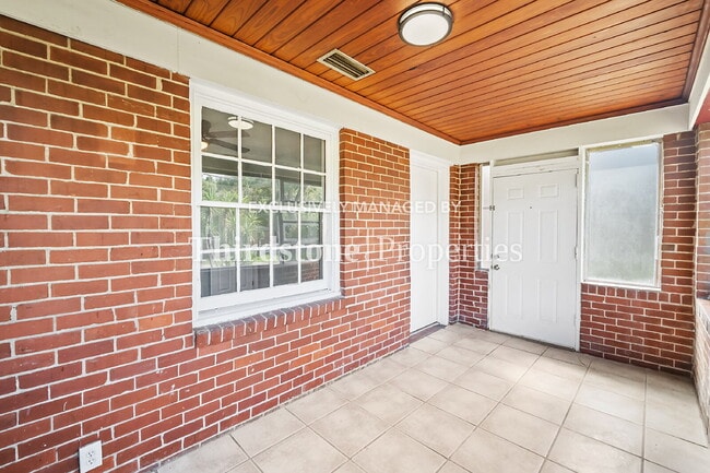 Building Photo - 8057 Oakwood St