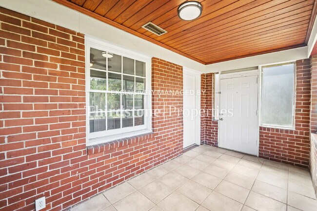 Foto del edificio - 8057 Oakwood St