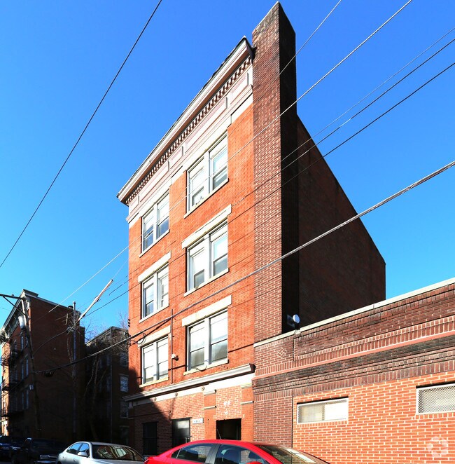 Building Photo - Broadway Square