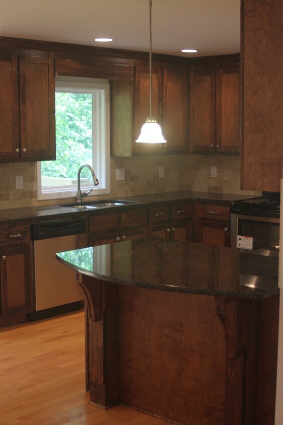 Primary Photo - 3745 Hickory Pl SE