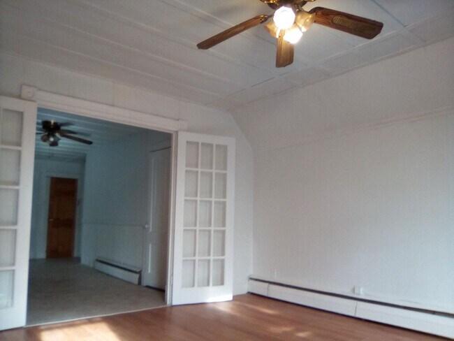 Living Room - 81 Prospect St