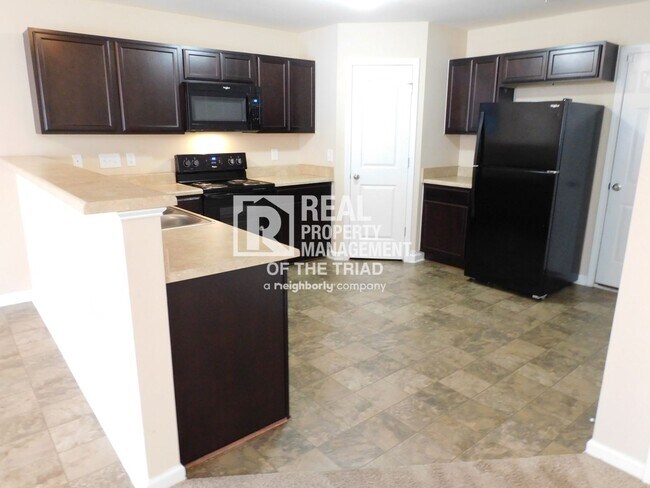 Foto del edificio - Pre-Market Newer 4 Bedroom / 2 Car Garage ...