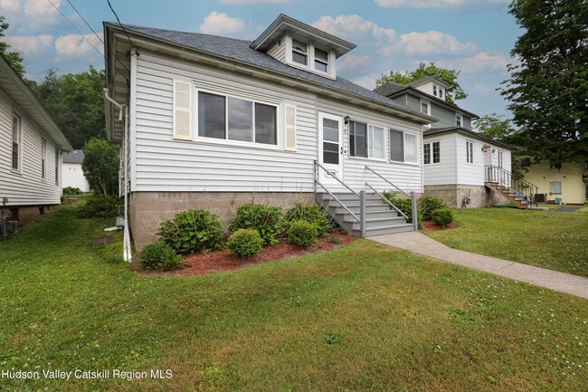 Building Photo - 98 Hurley Ave