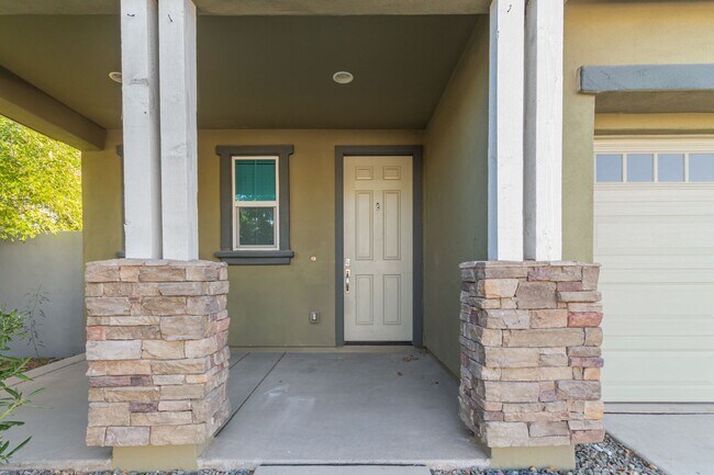Building Photo - 2327 S Wycliff Cir