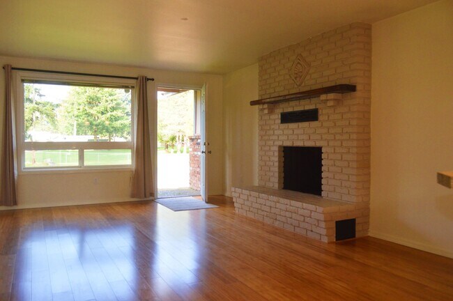 Foto del edificio - Beautifully updated 2 bedroom duplex in Fi...