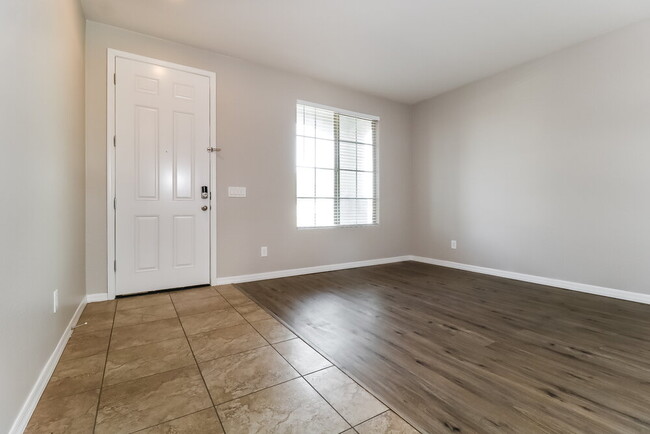 Foto del edificio - 7119 W Wood St